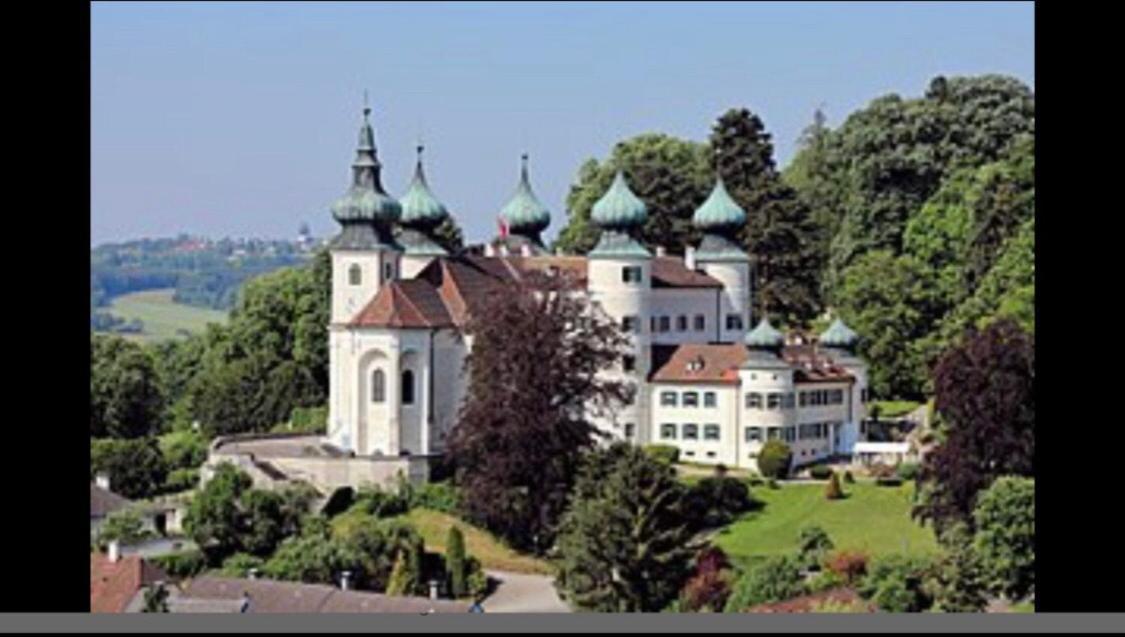 Pension Artstetten エクステリア 写真