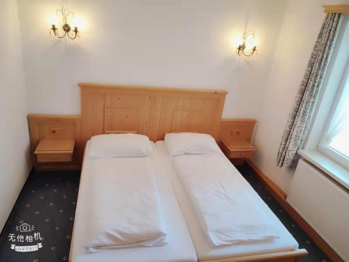 Pension Artstetten エクステリア 写真